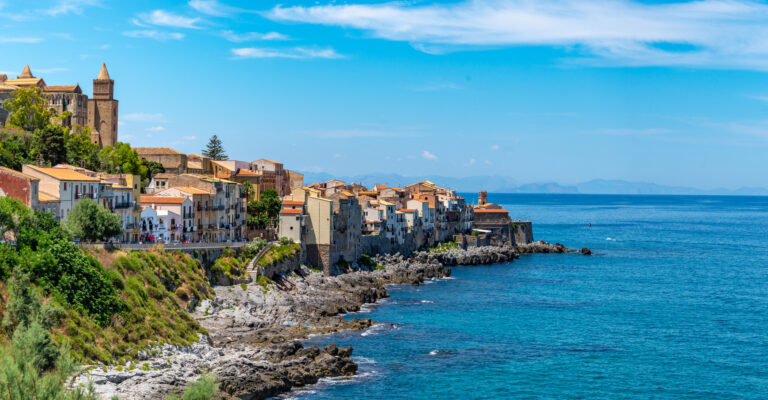 Lire la suite à propos de l’article Les plus belles destinations d’Italie entre mer, villages et paysages d’exception